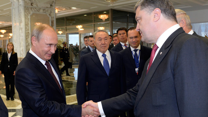 Tổng thống Putin và Tổng thống Poroshenko trong lần gặp tại Minsk, thủ đô Belarus ngày 26.8.2014 - Ảnh: Reuters