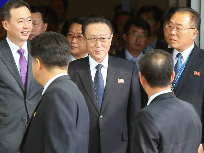 Chủ nhiệm Ủy ban thống nhất của Đảng Lao động, ông Kim Yang Gon (giữa) đang nổi lên là cố vấn thân tín của nhà lãnh đạo Kim Jong un - Ảnh: AFP
