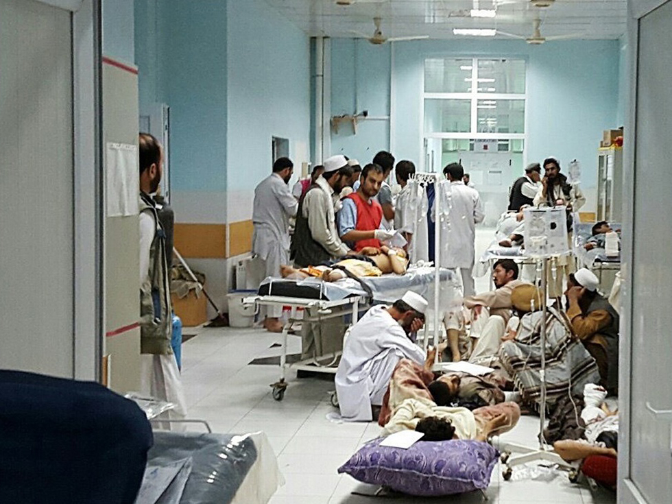 Trước khi bị máy bay Mỹ dội bom, bệnh viện này là nơi các bác sĩ cứu chữa cho nhiều thường dân bị thương cuộc nội chiến ở Afghanistan - Ảnh: AFP