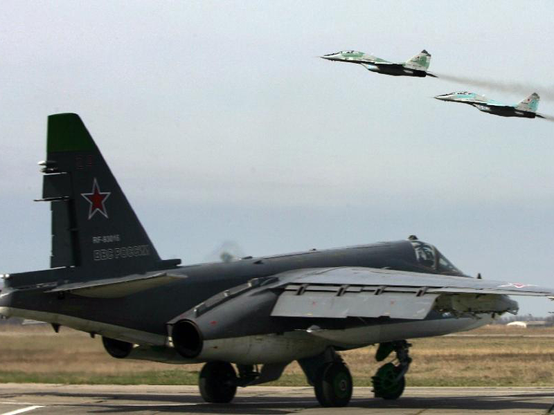Mỗi ngày, máy bay Nga xuất kích hàng chục lần từ căn cứ quân sự ở Syria - Ảnh: AFP