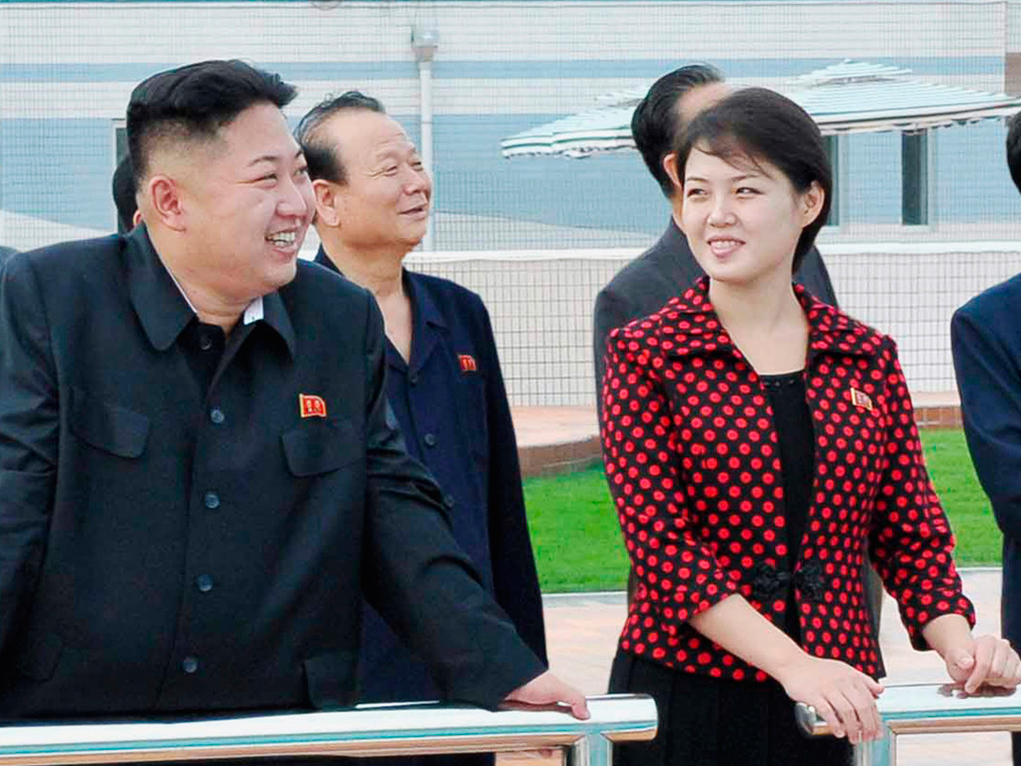 Ông Kim Jong-un và phu nhân - Ảnh: Reuters