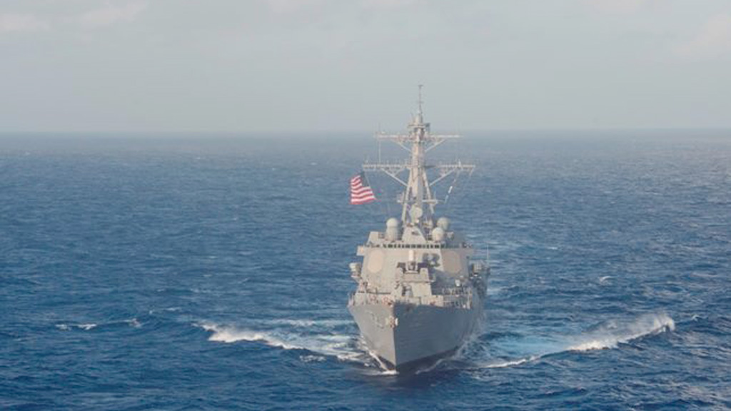 Tàu khu trục USS Lassen tiến vào khu vực Biển Đông áp sát các đảo nhân tạo Trung Quốc xây phi pháp - Ảnh: Hải quân Mỹ