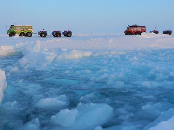 Bắc Cực không còn yên ả khi băng bắt đầu tan - Ảnh: AFP