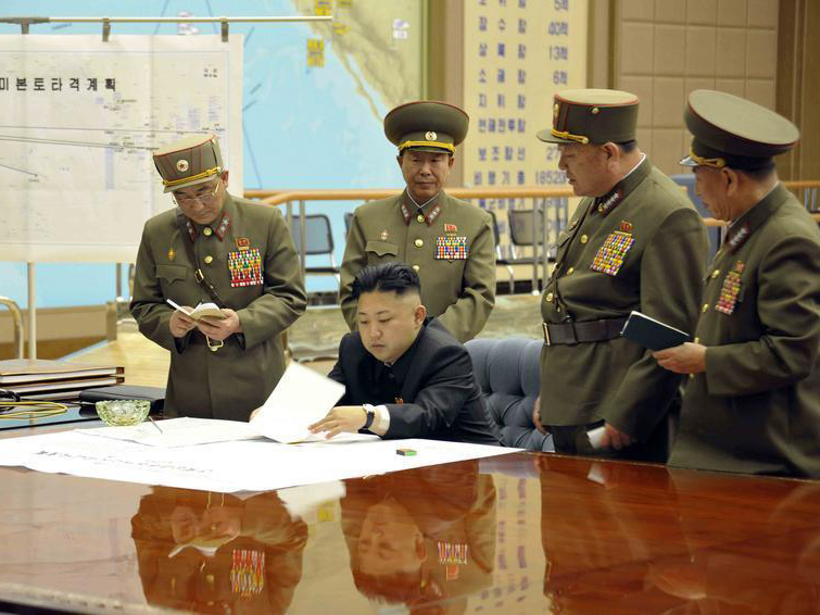 Ông Kim Jong-un vẫn đang kiểm soát quân đội Triều Tiên hoàn toàn - Ảnh: Reuters