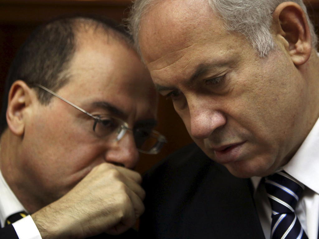Sự ra đi của ông Silvan Shalom (trái) dự kiến sẽ không ảnh hưởng lớn đến chính phủ của Thủ tướng Benjamin Netanyahu - Ảnh: Reuters