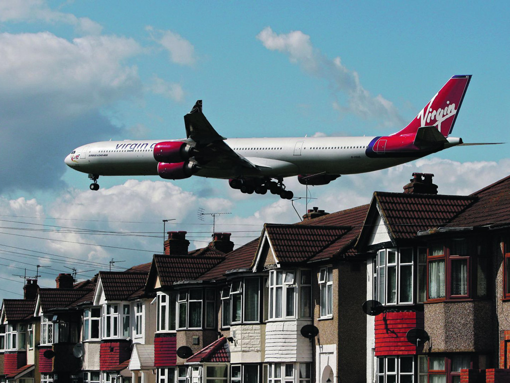 Bị tia laser rọi trúng, phi công lái máy bay của Virgin Atlantic phải đáp khẩn cấp - Ảnh: Reuters