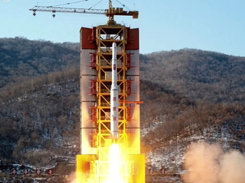 Triều Tiên vừa thử tên lửa tầm xa - Ảnh: Reuters