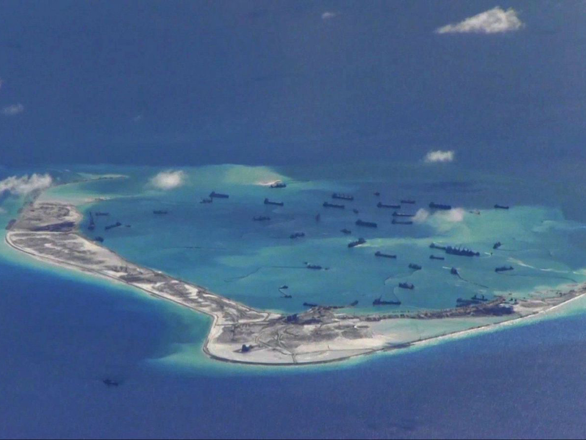 Các hành động phi pháp của Trung Quốc trên Biển Đông không có dấu hiệu dừng lại - Ảnh: Reuters