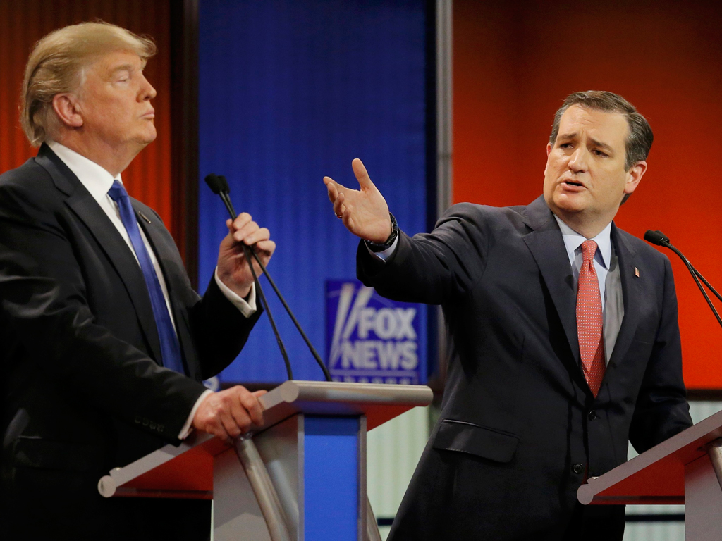 Nếu "đấu tay đôi" với thượng nghị sĩ Ted Cruz (phải), ông Donald Trump sẽ thua, theo kết quả thăm dò dư luận - Ảnh: Reuters