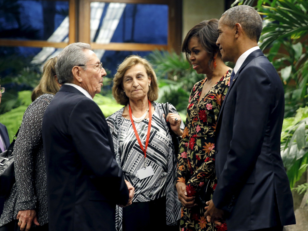 Cuộc gặp giữa Tổng thống Mỹ Barack Obama và Chủ tịch Cuba Raul Castro là thời khắc lịch sử cho quan hệ 2 nước - Ảnh: Reuters
