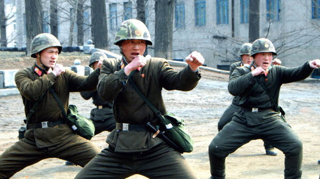 Quân đội Triều Tiên trong một buổi luyện tập - Ảnh: AFP