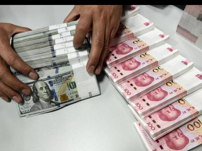 Triều Tiên bị tố là in giả cả tiền Trung Quốc và tiền Mỹ - Ảnh: Reuters