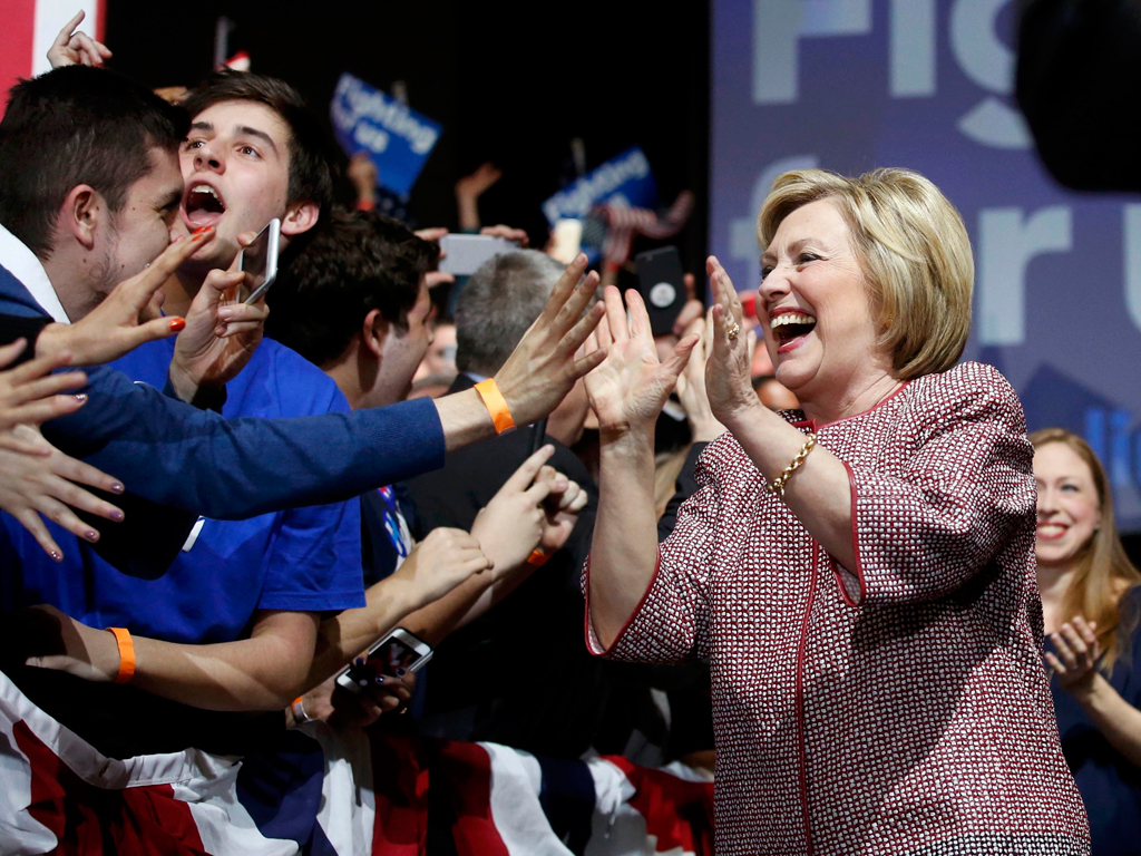 Niềm vui của bà Hillary Clinton ở New York - Ảnh: Reuters