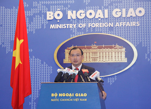 Người phát ngôn Bộ Ngoại giao Việt Nam tại cuộc họp báo - Ảnh: Lê Quân