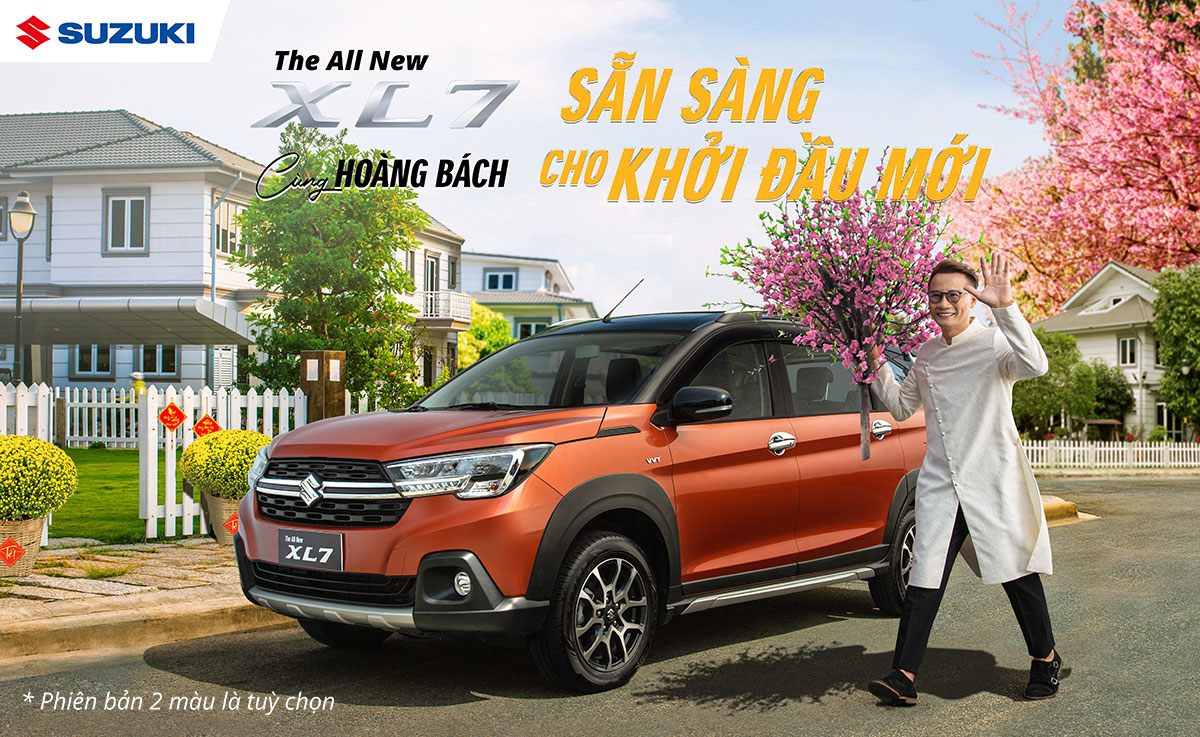   Ca sĩ Hoàng Bách bên cạnh Suzuki XL7 mang thiết kế thể thao, mạnh mẽ, dễ chiều lòng những khách hàng cá tính