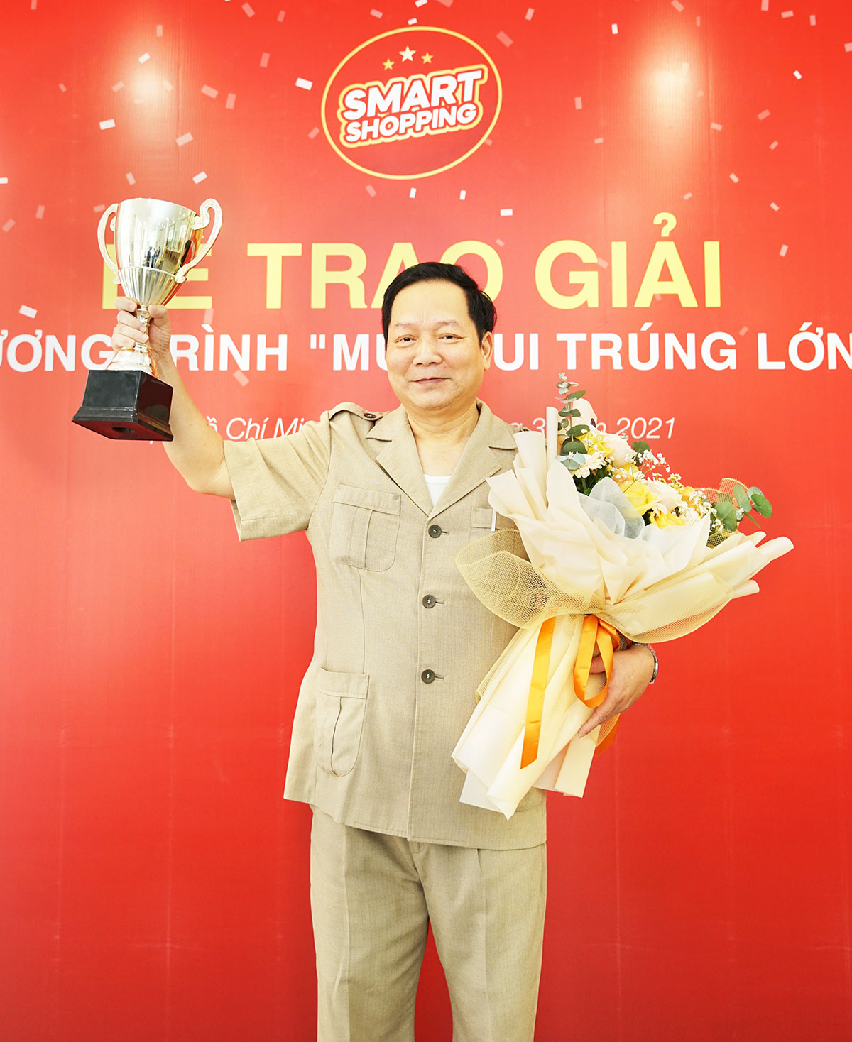 Ông Võ Trọng Thái - Người thắng giải Vàng trị giá 350.000.000 đồng của Smart Shopping
