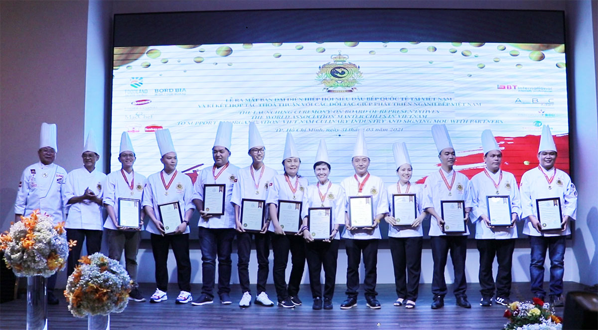 Ra mắt Ban đại diện của Hiệp Hội Siêu Đầu Bếp Quốc tế tại Việt Nam với các thành viên chủ chốt là những Đầu Bếp nổi tiếng tại Việt Nam