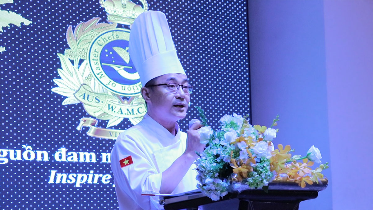 Ông Lê Xuân Tâm - Chủ tịch Hiệp hội Siêu Đầu Bếp quốc tế tại Việt Nam phát biểu tại sự kiện 