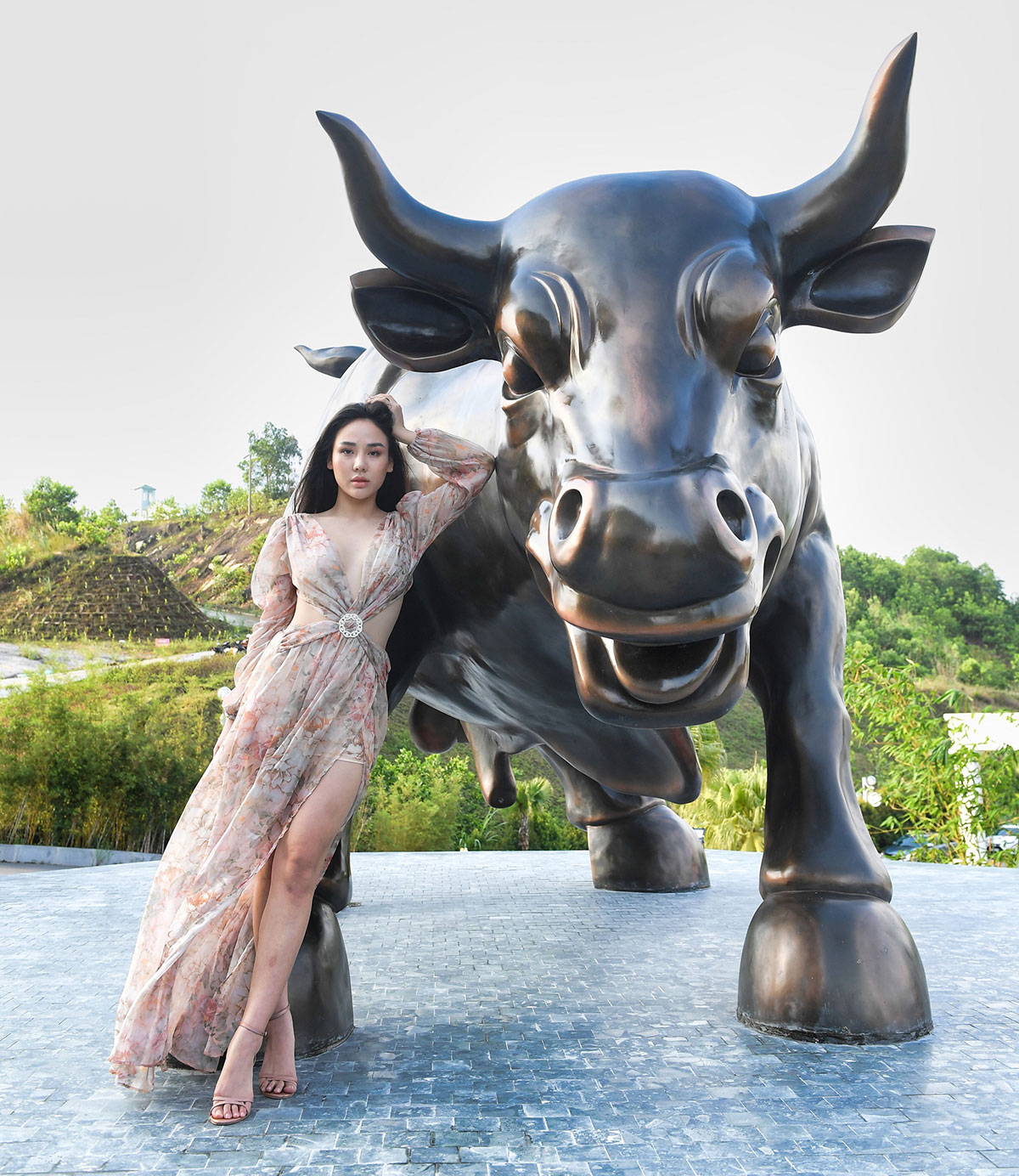 Cận cảnh bức tượng bò tót chuẩn bị ra mắt trong Lễ hội 30.4 tại Hạ Long