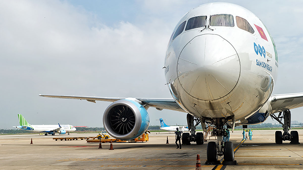 Chuyến bay số hiệu QH9305 của Bamboo Airways khởi hành từ sân bay quốc tế Dubai, UAE và hạ cánh lúc 8:50 sáng 27.5 tại Sân bay quốc tế Tân Sơn Nhất, TP.HCM.