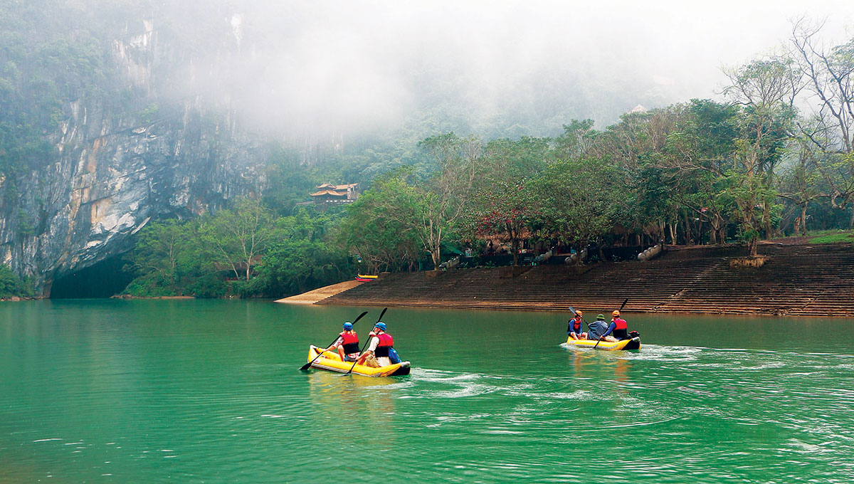 Lối vào động Phong Nha 