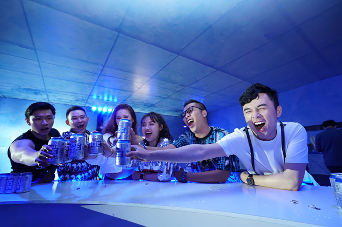 Trải nghiệm bia cực đã tại Ice Zone khiến nhiều bạn trẻ Đà Nẵng phấn khích