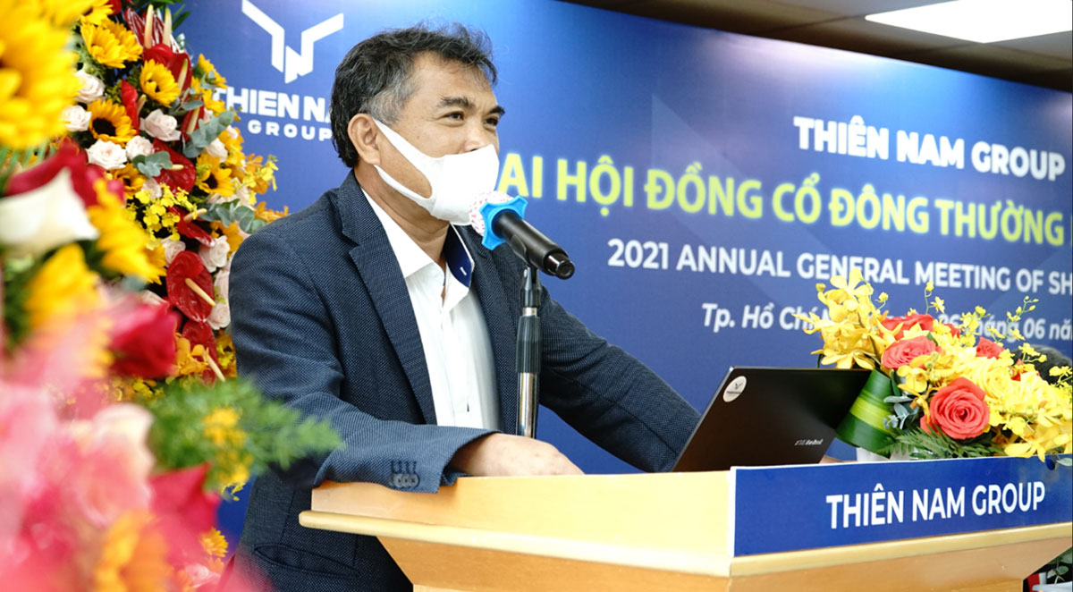 Ông Nguyễn Quang Hòa - Chủ tịch HĐQT - báo cáo trước Đại hội về hoạt động của năm 2020
