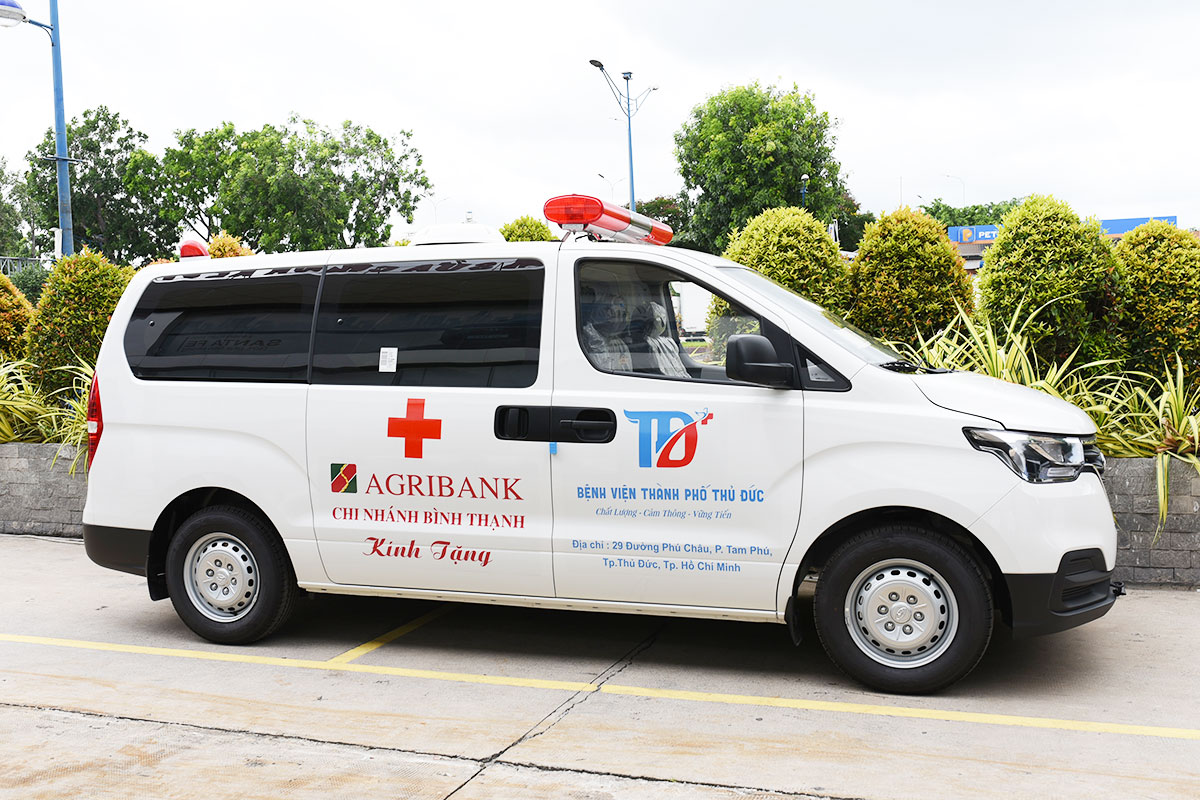 Xe cứu thương Agribank Chi nhánh Bình Thạnh trao tài trợ Bệnh viện TP.Thủ Đức
