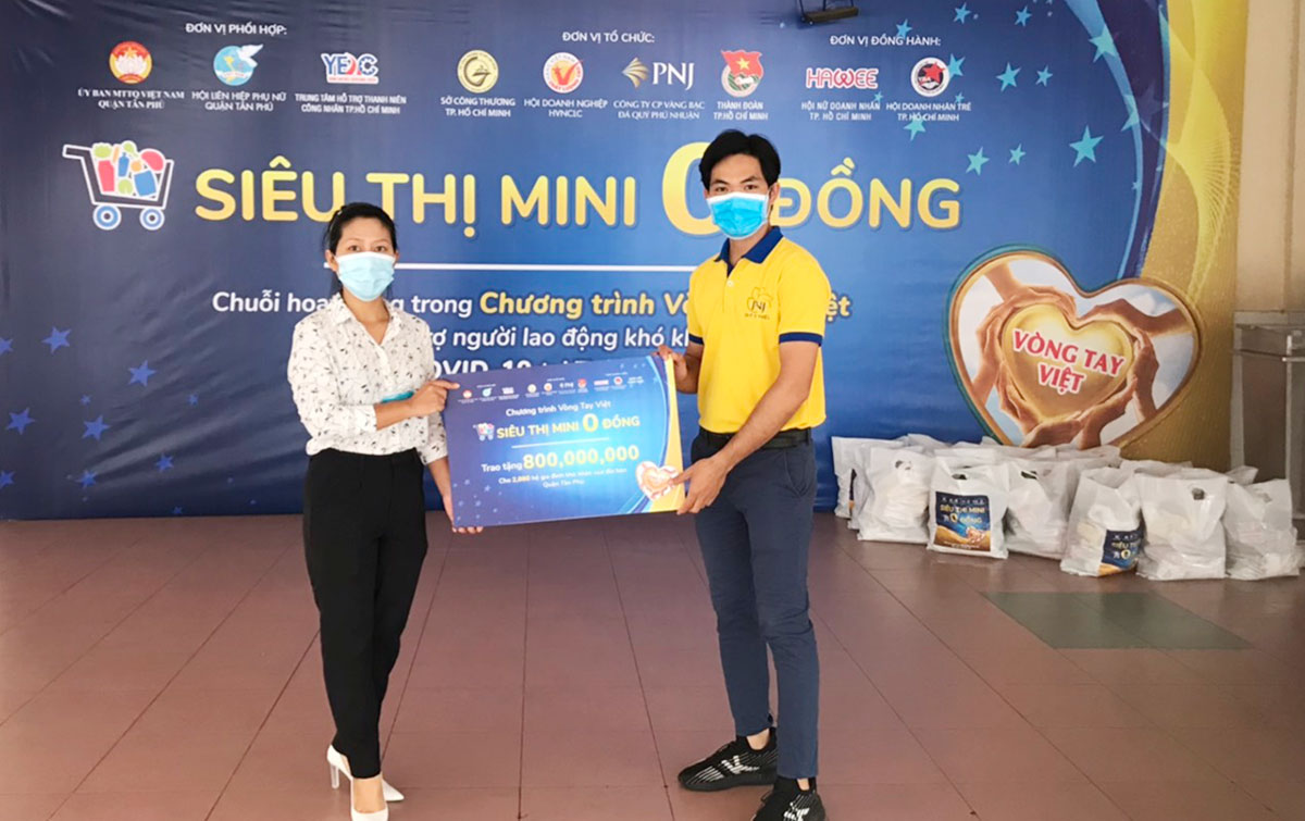 BTC siêu thị mini 0 đồng đã trao hàng ngàn phần quà trị giá 800 triệu cho người dân khó khăn địa bàn Tân Phú