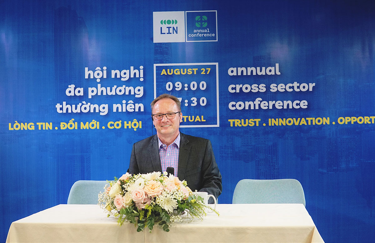 Ông John Ditty, Phó Tổng Giám đốc, Phụ trách Khối Trách nhiệm xã hội doanh nghiệp, Công ty KPMG Việt Nam tại Hội nghị đa phương thường niên
