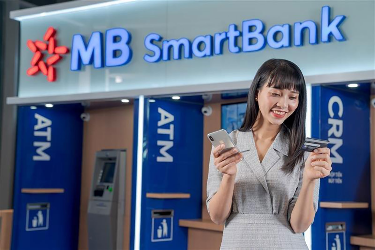 Với thẻ thanh toán nội địa MB Active Plus phi vật lý, khách hàng có thể rút tiền mặt bằng App MBBank tại hơn 9.300 cây ATM trên toàn quốc