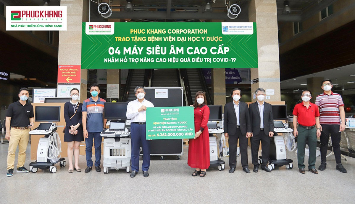 Mới đây, Phuc Khang Corporation đã trao tặng 4 máy siêu âm cho BV ĐHYD TP.HCM