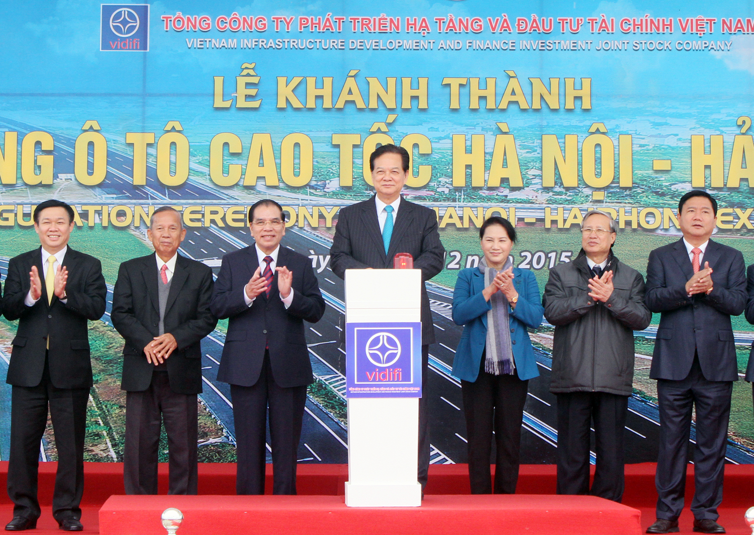 Thủ tướng nhấn nút phát lệnh thông xe toàn tuyến cao tốc Hà Nội - Hải Phòng