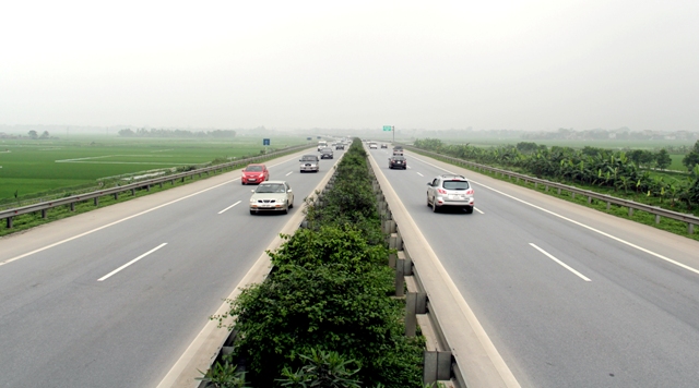 Ô tô có thể chạy tối đa 120km/giờ trên cao tốc Cầu Giẽ - Ninh Bình - Ảnh: M.H
