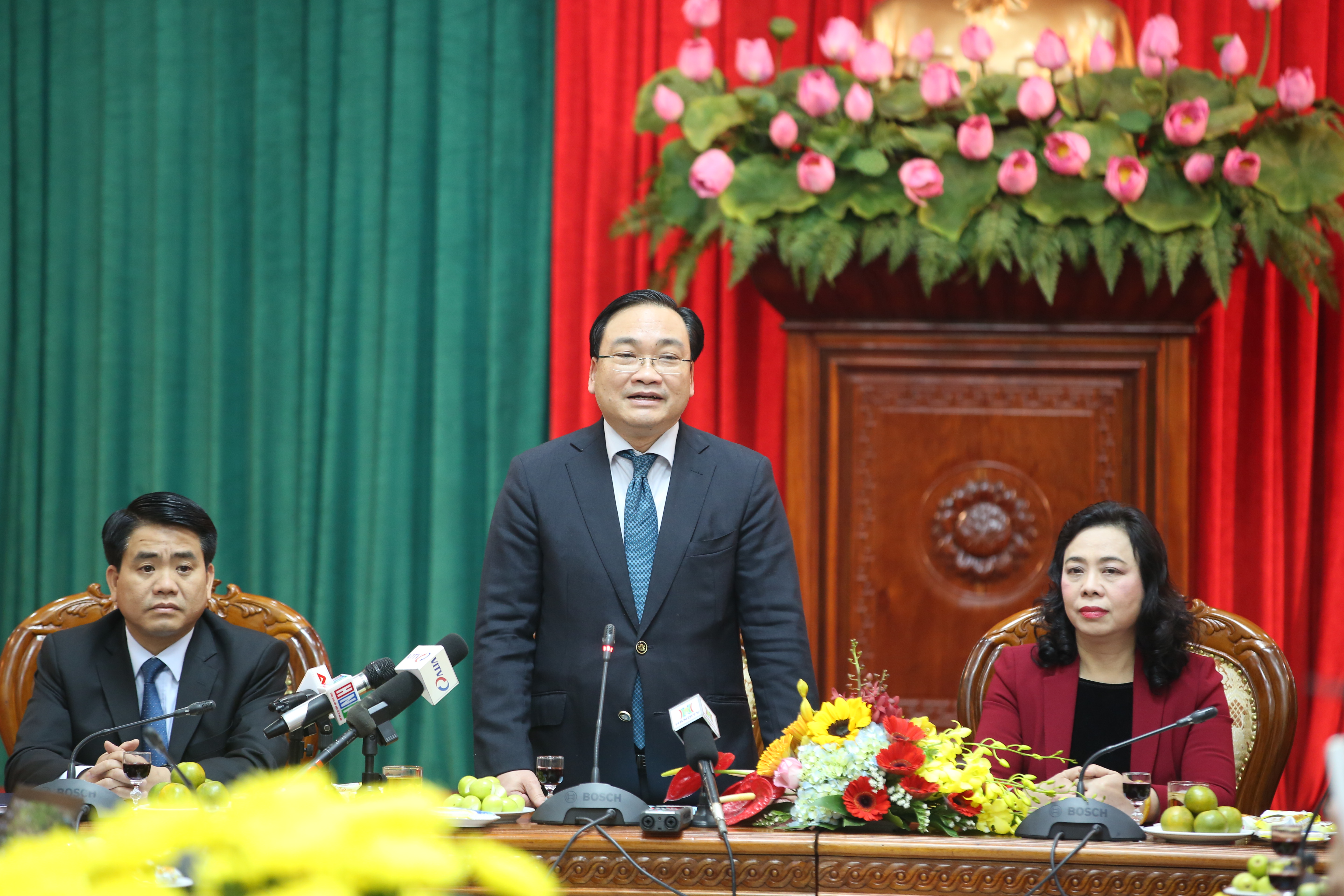 Bí thư Thành ủy Hà Nội phát biểu trước báo chí - Ảnh: Ngọc Thắng