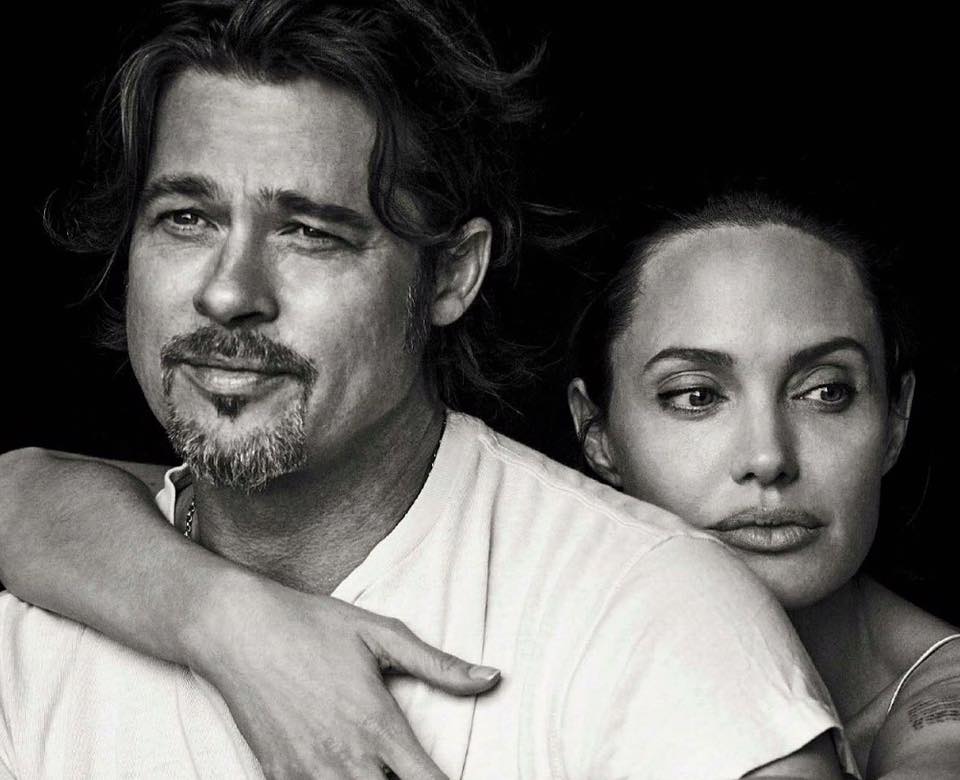 Angelina Jolie đã chia sẻ hình ảnh hạnh phúc của họ vào đúng ngày sinh nhật của Brad Pitt (18.12) trên trang facebook của cô