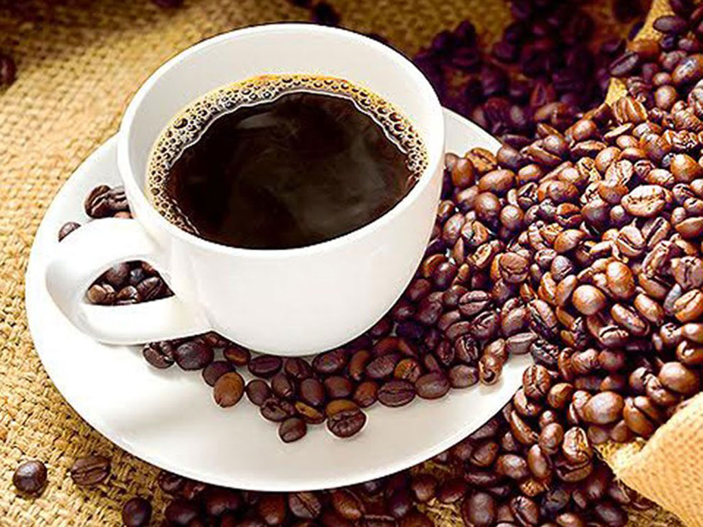 Nên tránh uống cà phê gần giờ ngủ - Ảnh: Shutterstock