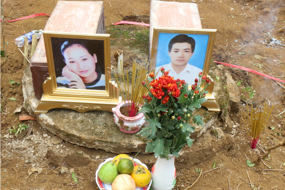 Hài cốt của vợ chồng anh chị Bình - Hạnh được CQĐT khai quật hôm qua