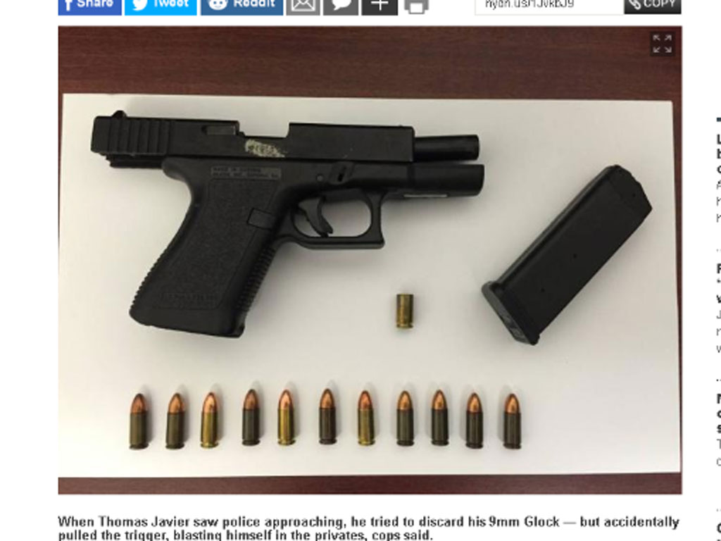 Khẩu súng được tìm thấy ở hiện trường - Ảnh chụp màn hình báo New York Daily News