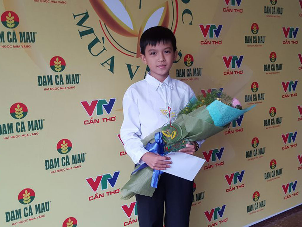 Cậu bé 10 tuổi Quách Phú Thành đến từ Cần Thơ thu hút nhiều sự chú ý trong buổi họp báo