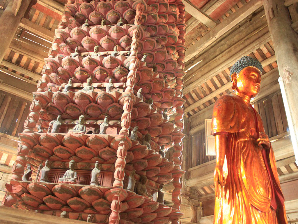 Tháp cửu phẩm ở chùa Giám đã hơn 300 năm tuổi