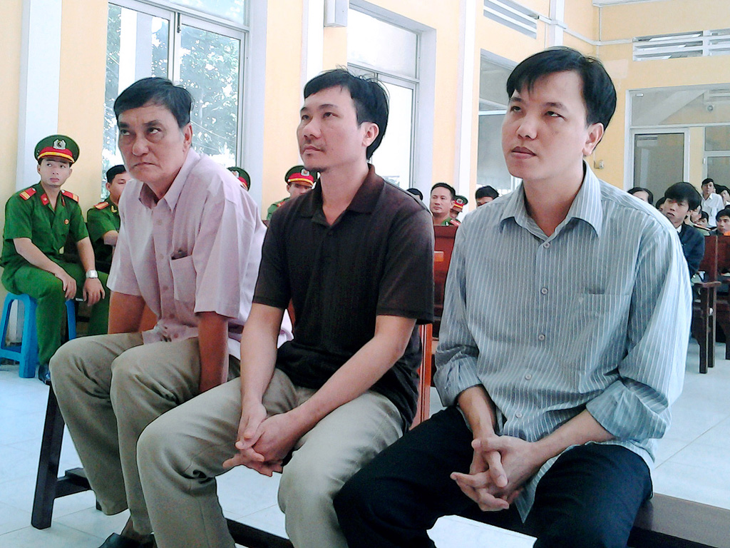 Các bị cáo nghe HĐXX tuyên án  - Ảnh Trần Thanh Phong
