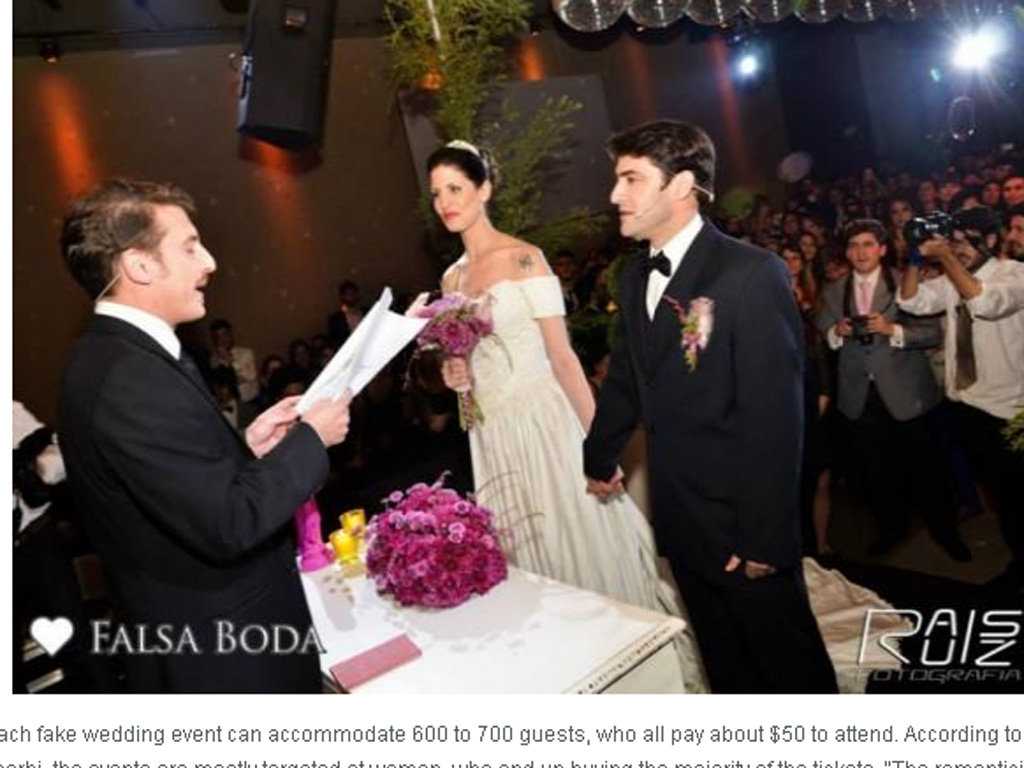 Một lễ cưới giả do Công ty Falsa Boda sắp đặt - Ảnh chụp màn hình trang tin Oddity Central