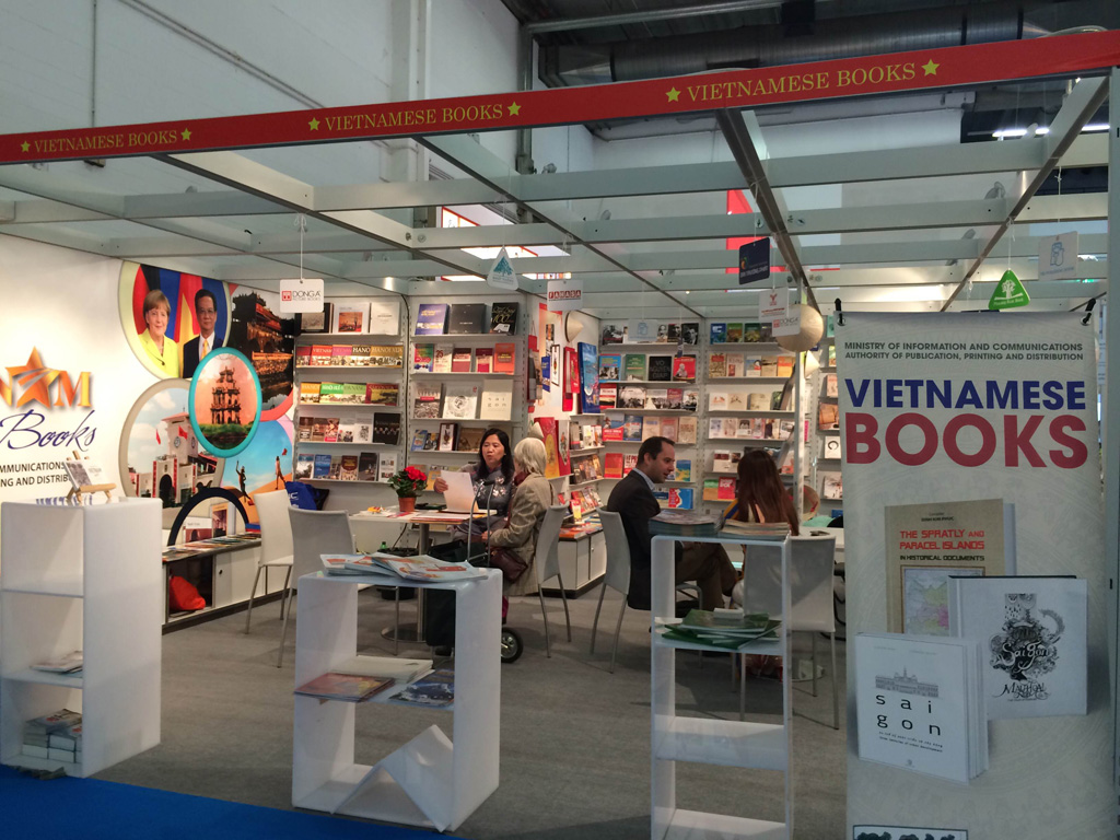 Gian hàng VN tại Hội chợ sách quốc tế Frankfurt 2015 - Ảnh: N.B