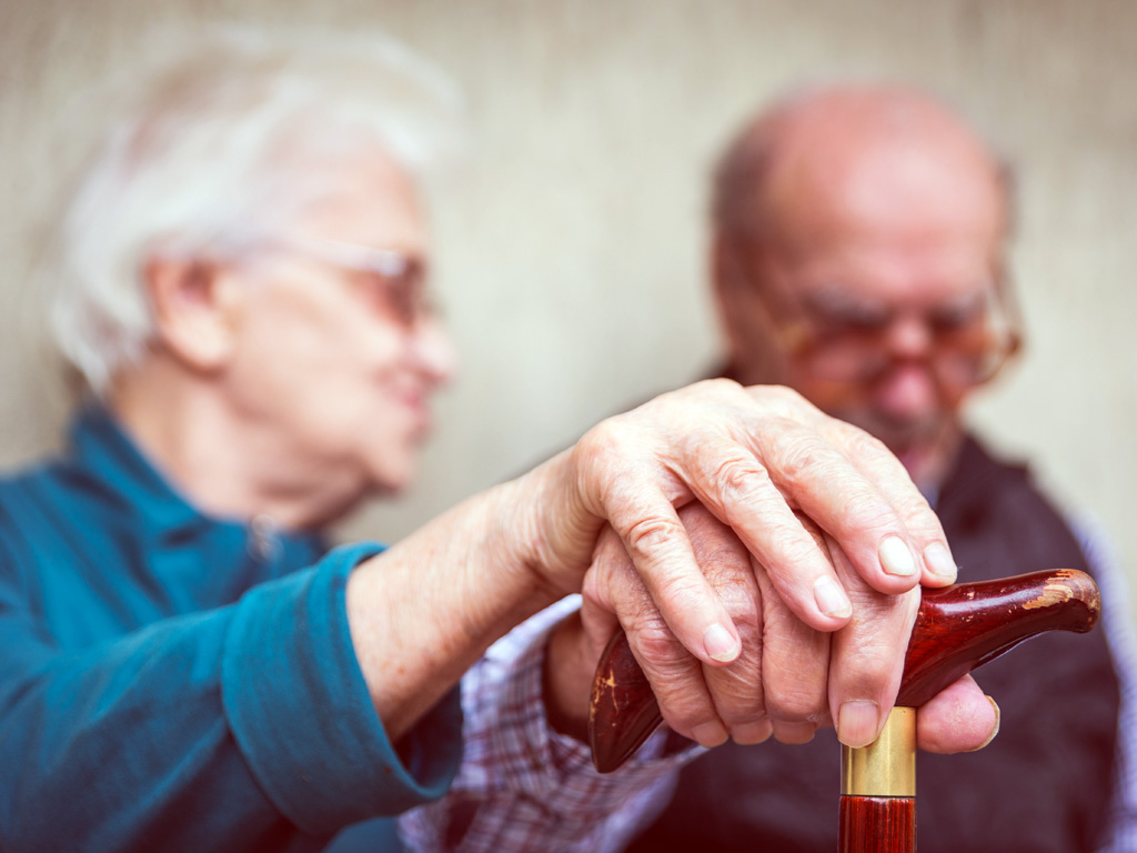 Chứng mất trí nhớ có thể xảy ra ở một số người lớn tuổi - Ảnh: Shutterstock