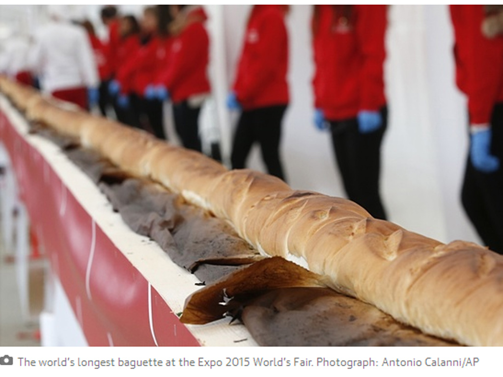 Ổ bánh vừa được Guinness công nhận - Ảnh chụp màn hình tờ Guardian