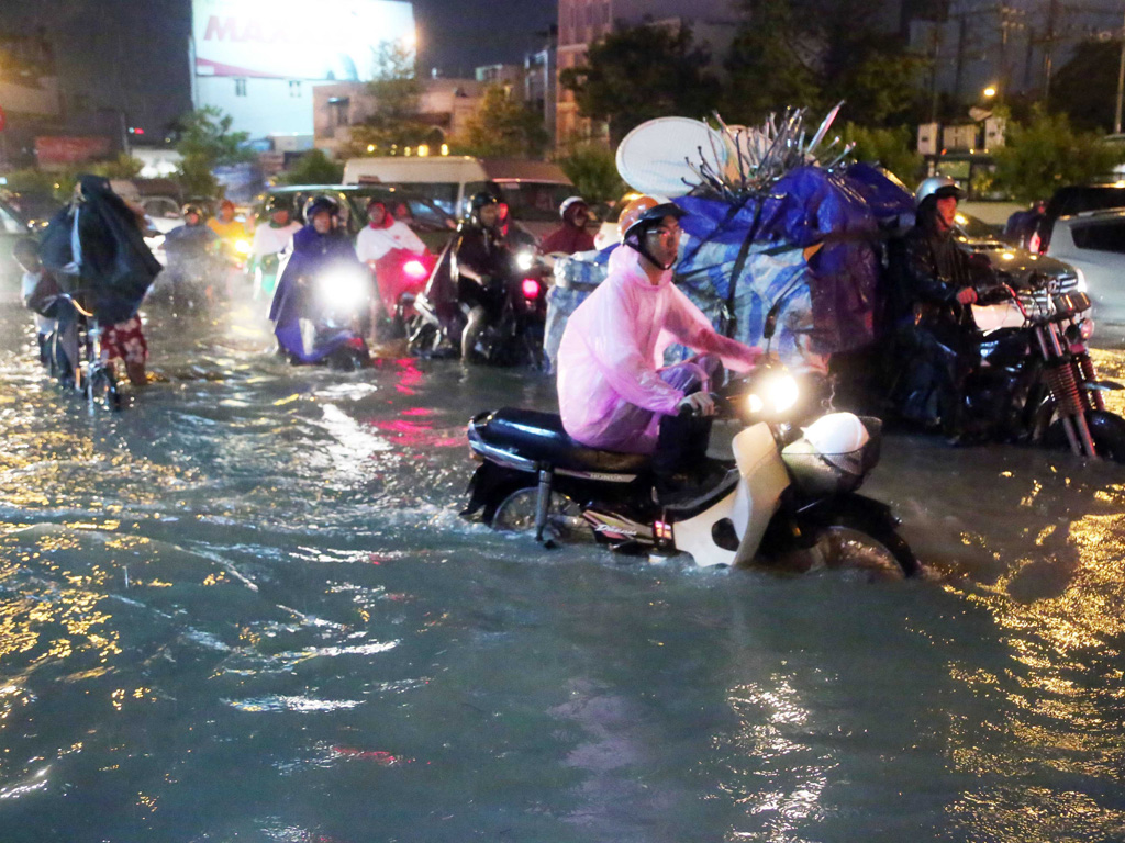 Nhiều khu vực ở TP.HCM bị ngập cứ đến mùa mưa - Ảnh: Diệp Đức Minh