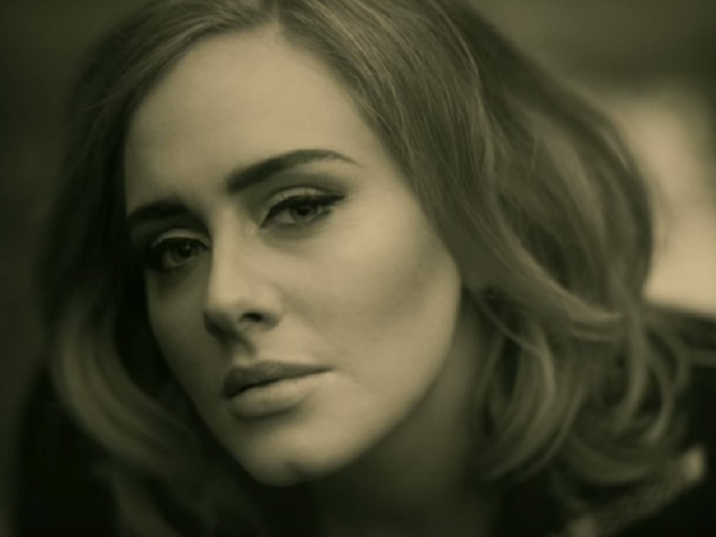 Adele nặng trĩu tâm tư về người yêu cũ trong ca khúc mới - Ảnh: Chụp màn hình clip