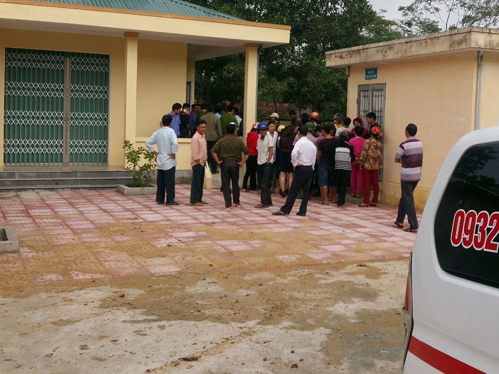  Thi thể anh N.T.Q đã được chuyển tới Nhà xác của Bệnh viện đa khoa huyện Hương Khê - Ảnh: Hoàn Dũng