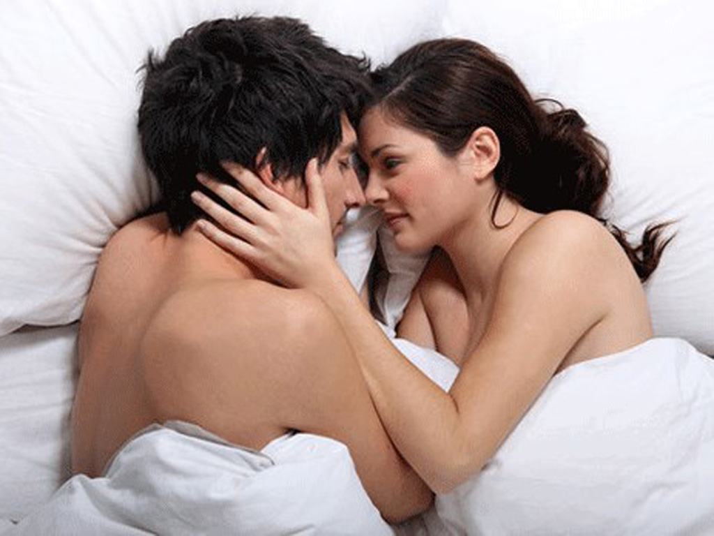Ngủ không mặc nội y tốt cho sức khỏe "vùng kín" ở cả nam lẫn nữ - Ảnh: Shutterstock